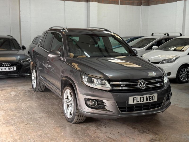 View VOLKSWAGEN TIGUAN 2.0 TDI BlueMotion Tech R-Line 4WD Euro 5 (s/s) 5dr