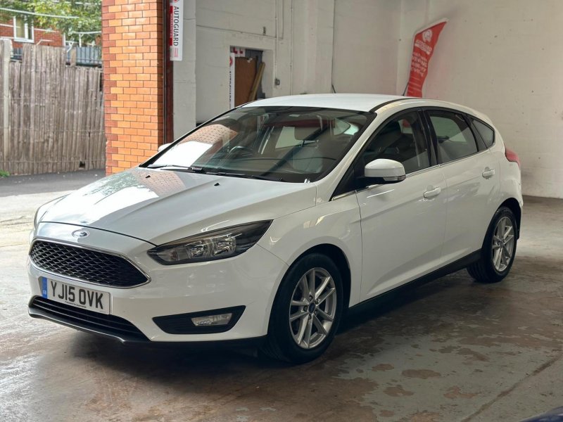 View FORD FOCUS 1.0T EcoBoost Zetec Euro 6 (s/s) 5dr