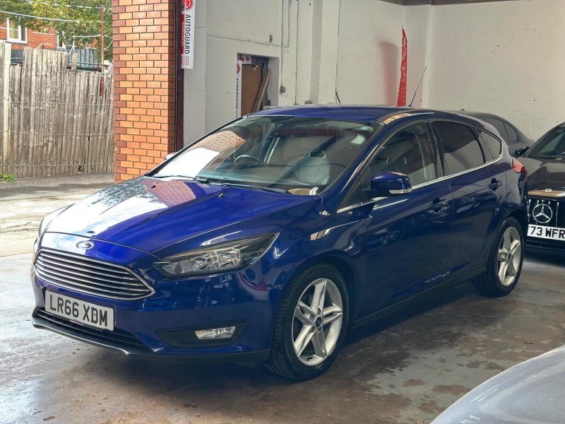 View FORD FOCUS 1.0T EcoBoost Zetec Euro 6 (s/s) 5dr